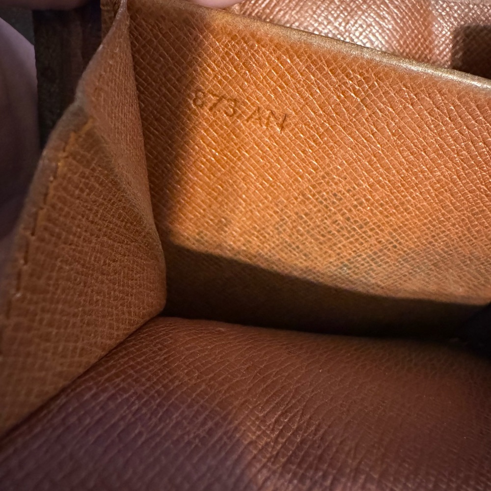 Authentic Vintage Louis Vuitton 1987 Elise Wallet - Picture 8 of 9